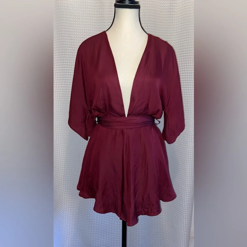 BLUSH burgundy Deep V‎ neckline romper dress size medium - Picture 2 of 16